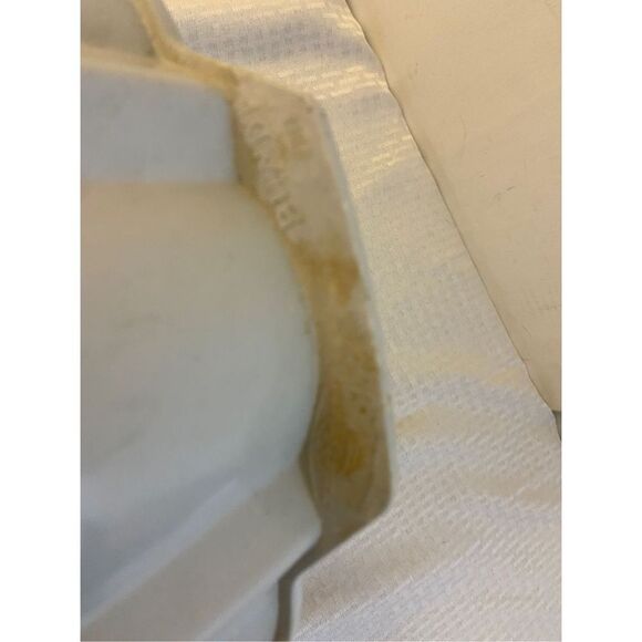 Nordic Ware Bundt Pan cream  color used Minneapolis Minn. USA - Picture 2 of 2